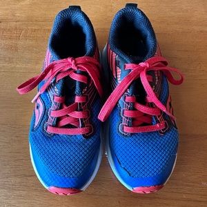 Saucony Unisex-Child Axon Running Shoe